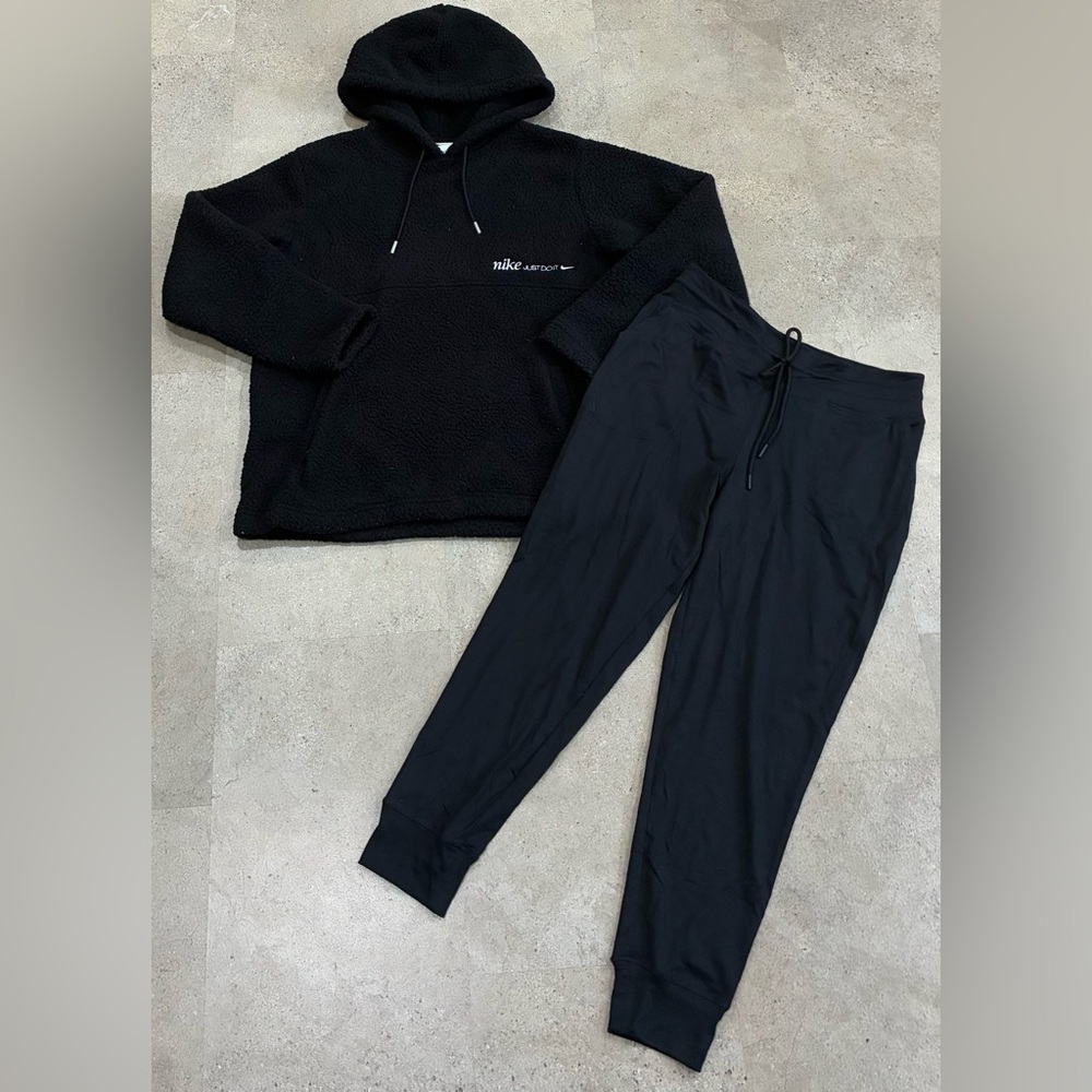 Nike Black Hoodie Sweatshirt